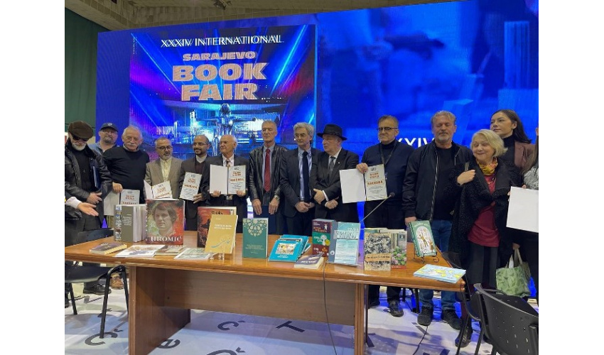 كتاب «سمت» يفوز بجائزة أفضل كتاب جامعي في معرض سراييفو الدولي للكتاب